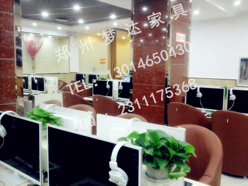 東來網(wǎng)吧桌椅裝修效果圖