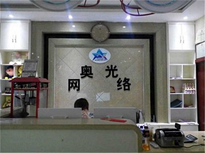 鄭州奧光網(wǎng)絡網(wǎng)咖桌椅沙發(fā)定制