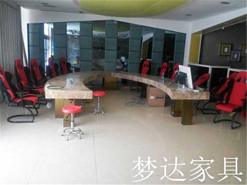 炫彩網絡會所網吧桌椅裝修效果圖