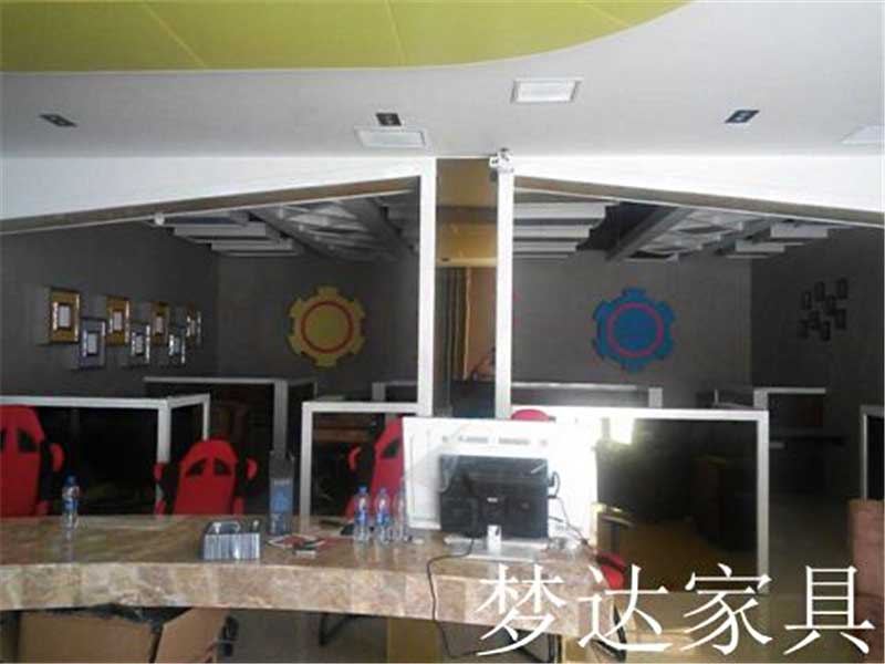 炫彩網絡會所網吧桌椅裝修效果圖
