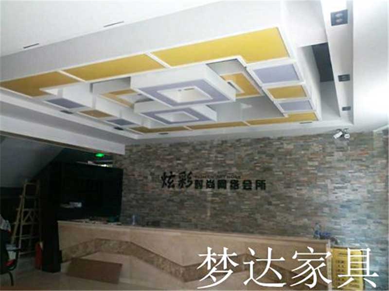炫彩網絡會所網吧桌椅裝修效果圖
